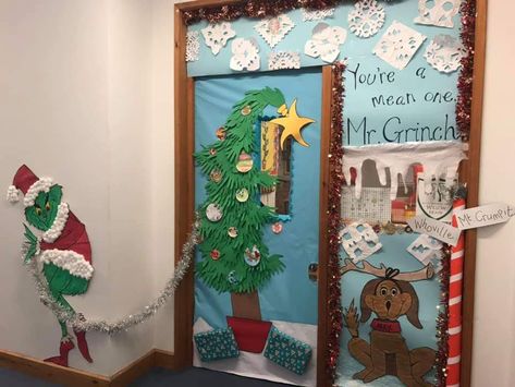 Christmas Classroom Door! Double Door Christmas Decor, Innovative Classroom, Teacher Door Decorations, Christmas Hallway, Door Decorations Classroom Christmas, Christmas Door Decorating Contest, Christmas Classroom Door, Door Decorating Contest, Grinch Christmas Decorations