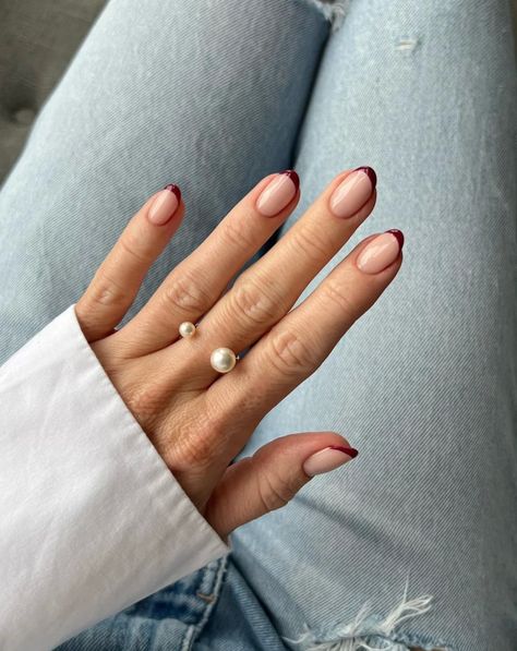 25 French Tip Nails That Are 'Très Chic'! - Haul of Fame Red Tip Nails, Nail Art Noel, Brown French, Kutek Disney, French Tip Nail Designs, Fall Gel Nails, Nagel Tips, Smink Inspiration, Makijaż Smokey Eye