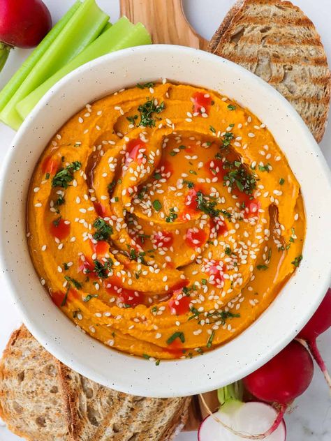 Roasted Carrot Sriracha Hummus Sriracha Carrots, Carrot Hummus Recipe, Sriracha Hummus, Roasted Carrot Hummus, Carrot Hummus, Hummus Salad, White Bean Recipes, Spicy Carrots, Toasted Sesame Oil