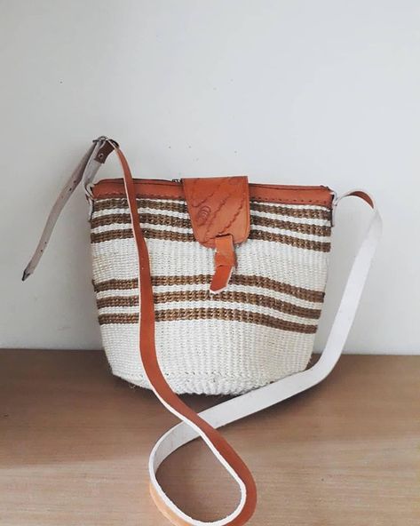 African sisal bag Woven cross body Leather bag Kiondo Summer Bags Beach, Woven Cross, African Woven Basket, African Bag, African Basket, Purse Ideas, Basket Woven, Woven Handbags, African Baskets