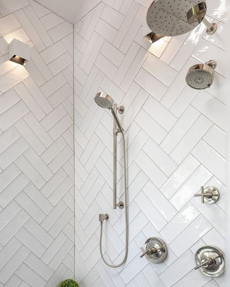 Clearcut Construction, Inc. | Custom Kitchens and Baths on Instagram: "Let’s talk about this double-stacked herringbone tile… Subway tile is clean and classic, but sometimes it can be one-dimensional and plain. In the Ortin Lane bathroom, we needed to add some more interest. That’s where this idea came to life! We chose a slightly handmade-looking tile (Santa Monica from @tilebar) and laid it in a double-stacked herringbone pattern. This tile not only goes behind the tub, but also along t Double Herringbone Tile, Herringbone Tile Pattern, Geometric Tile Pattern, Herringbone Wall, Bathroom Tile Ideas, Herringbone Tile, Modern Tiles, Subway Tiles, Custom Kitchens