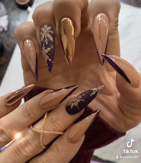 21+ Amazing Snowflake Nails to Try this Winter 2024 | Spring Nail New Years Nail Designs Stilleto, New Years Eve 2024 Nails, Winter 2024 Nail Trends, New Years Eve Nails Ideas Sparkle, New Yrs Nails, New Years Eve Nails Ideas, Winter Acrylics, New Year's Eve Nails, Gold Stiletto Nails