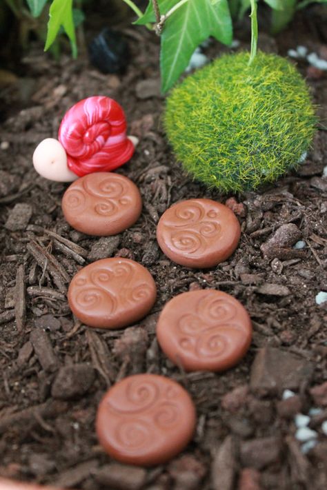 Stepping Stones - Fairy Garden Accessory - Polymer Clay Stepping Stones - Terrarium Accessory – Miniature Garden Decoration Polymer Clay Fairy Garden, Clay Fairy Garden, Diy Polymer Clay, Clay Fairy, Polymer Clay Fairy, Fairy Garden Ideas, Fairy House Diy, Fairy Furniture, Mini Fairy Garden