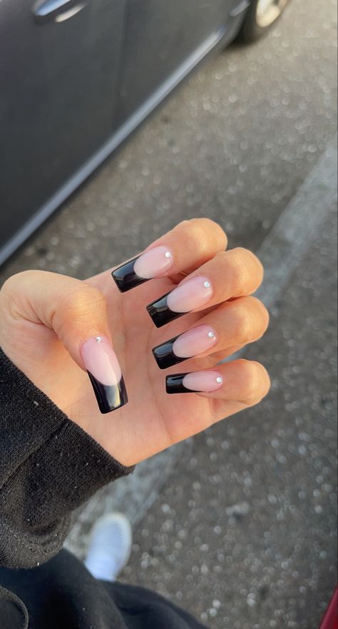 black french tip gel acrylic nails with gem #nails #gelnails #acrylicnaildesigns #blacknails #nailart #nailsofinstagram French Tip Gel, Black French Tip Nails, Black French Tip, Black Acrylic Nails, Gel Acrylic Nails, French Tip Acrylic Nails, French Acrylic Nails, Tip Nails, Black French