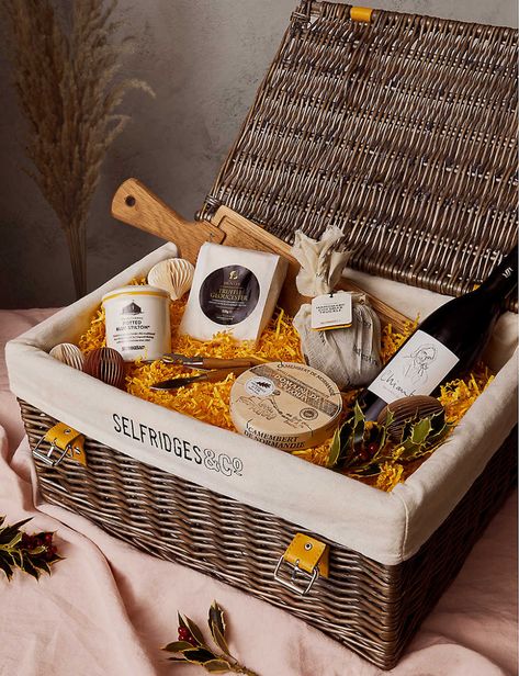 Cheese Hamper Ideas, Broker Gifts, Scottish Oatcakes, Luxury Picnic Basket, Ide Hampers, Brandy Butter, Food Hamper, Marketing Gifts, Hamper Gift Basket