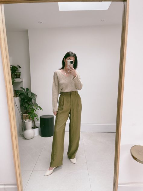 Wideleg Pants Outfit, Wide Leg Trousers Outfit Work, Khaki Trousers Outfit, Trousers Outfit Work, Leg Trousers Outfit, Style Wide Leg Trousers, Wide Leg Trousers Outfit, Slacks Outfit, Khaki Pants Outfit