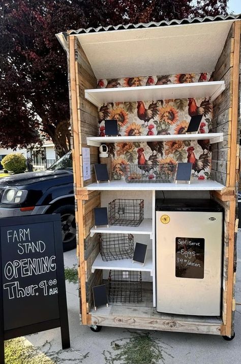 Farm Stand With Fridge, Mobile Farmers Market Trailer, Farmstand On Wheels, Farmstand Diy, Farmstand Display Ideas, Pallet Farm Stand, Farm Stand On Wheels, Food Cart Ideas, Self Serve Farm Stand