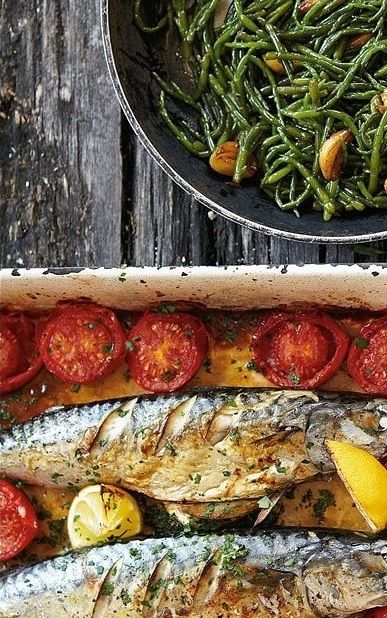 Whole Roast Mackerel with Tomatoes and Garlic Samphire Baked Mackerel, Curry Recipes Easy, Fennel Recipes, Mackerel Recipes, Easy Curry, Watercress Salad, Lemon Butter, Tomato Recipes, Roasted Tomatoes