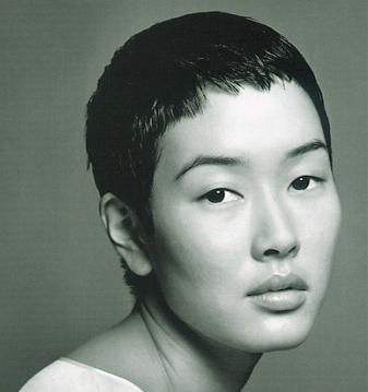 Jenny Shimizu Hair, Jenny Shimizu 90s, Pixie Cut Asian, Asian Pixie Cut, Asian Pixie, 90s Outfit Party Hip Hop, Jenny Shimizu, Buzzed Hair Women, Super Short Haircuts