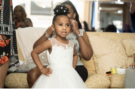 Flower girls beaded hairstyle. Flower girl hairstyle. Flower girl hair jewelry. Flower Girl Hairstyles Black Kids, Black Flower Girl Hairstyles, Flower Girl Hairstyle, Flower Girl Wedding Hair, Black Flower Girl, Kids Hairstyles For Wedding, Girl Pony, Flower Girl Hair, Wedding G