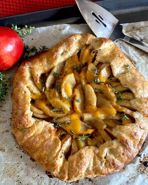 New England Apple Cheddar Cheese Rustic Tart - Farm to Jar Savory Galette, Rustic Tart, Apple Cheddar, Apple Galette, Galette Recipe, Apple Filling, Fall Spices, Dough Balls, Spiced Apples