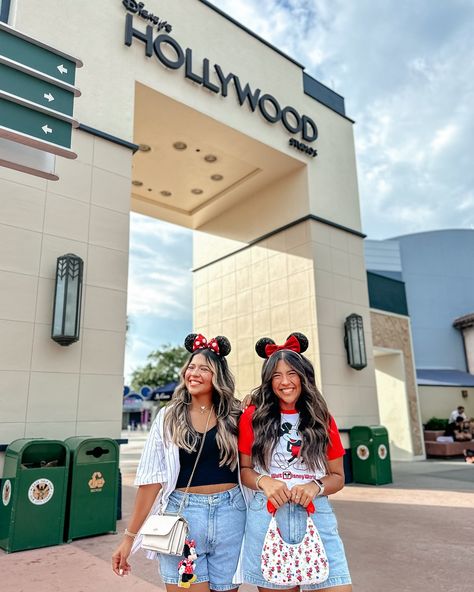 Hollywood Studios Days 🥰🎬🫶🏽 #disneylifestyle #disneyvacation #disneyworld #waltdisneyworld #disneyworldlatino #hollywoodstudios #hollywoodstudiosoutfit #disneyootd Hollywood Studios Pictures, Hollywood Studios Photo Ideas, Disneyworld 2024, Hollywood Studios Outfit, Disney Lifestyle, Disney Adult, Disney Photo Ideas, Disney Pics, Ootd Inspo