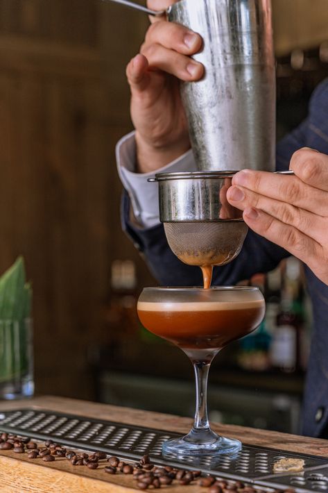 A true classic for every season The Espresso Martini - smooth, bold, and always the perfect pick-me-up. Mixed by @generoso97, captured for @bokan_bar and @boutiquebrands_uk Swipe left to rewind the action! Who’s ready for one? ☕🍸 #espressomartini #actionshots #cocktailphotography @rochecom Pickled Banana Peppers, Pickled Cauliflower, Lox And Bagels, Joel Robuchon, Corporate Dinner, Squash Puree, Cocktail Photography, Food And Restaurant, Tofu Scramble