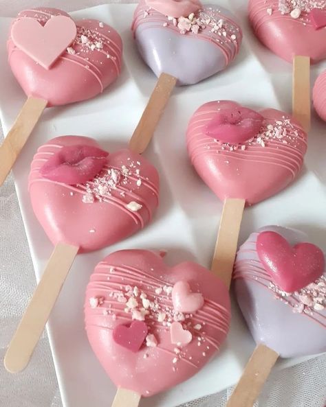 Valentines Cake Pops, Fancy Cake Pops, Valentines Bakery, Magnum Cake, Heart Cake Pops, Chocolate San Valentin, Pastel Desserts, Valentine Cake Pop, Cake Pop Designs