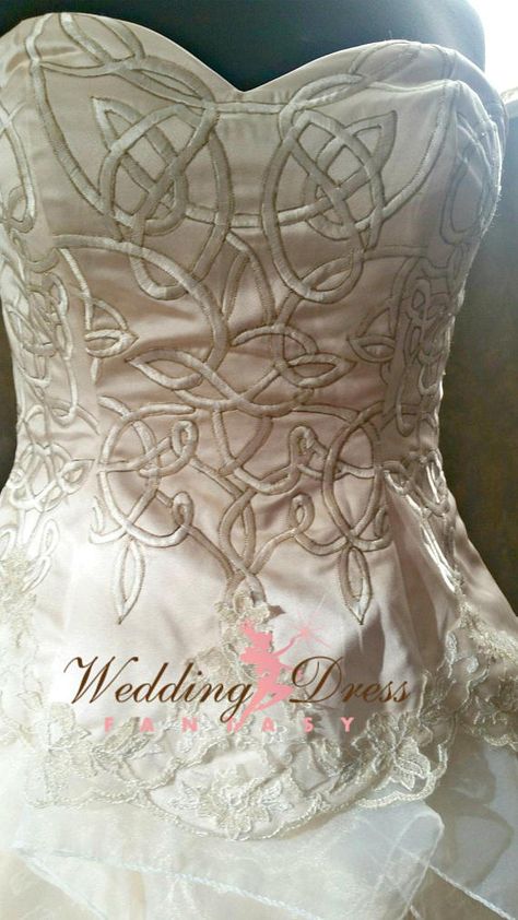 Celtic Wedding Dress, Warts On Hands, Warts On Face, Style Vert, Viking Wedding, Get Rid Of Warts, White Wedding Dress, Celtic Style, Celtic Wedding