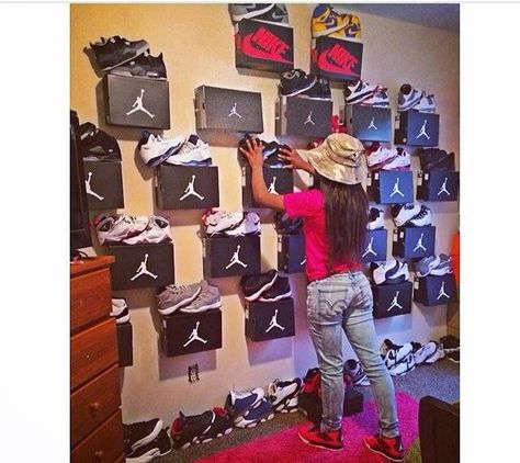 Shoes On The Wall, Shoe Boxes On Wall, Boss Bedroom, Sneaker Closet, Sneaker Displays, Jordans Retro, Sneakers Wallpaper, Sneaker Storage, Shoe Room