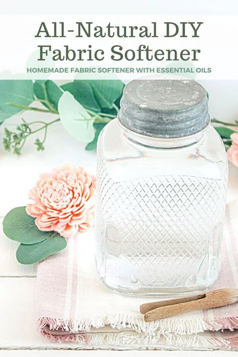 Soften your clothes and bedding while removing static cling with this all-natural DIY fabric softener recipe. Made with only two ingredients, this liquid fabric softener is quick and easy to make and is certain to brighten your laundry tasks. Homemade Fabric Softner, Diy Fabric Softner, Fabric Softener Recipe, Vinegar Fabric Softener, Diy Dryer Sheets, Sustainable Laundry, Diy Vinegar, Natural Fabric Softener, Diy Fabric Softener