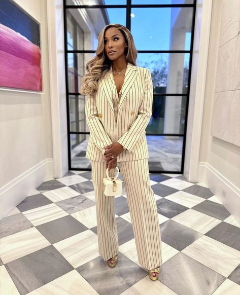 Fashion / Outfit Inspiration (@thefvshionjuice) • Instagram photos and videos Savannah James, Night Hair, Church Clothes, Thrift Flips, Pant Suits, Stylish Work Attire, Elegant Styles, Event Outfit, Professional Attire