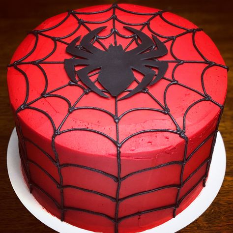 Spider Man Cake Design Ideas, Spider Man Cake Design, Buttercream Spiderman Cake, Two Tier Spiderman Cake Ideas, Spiderman Birthday Cake Buttercream, Round Spiderman Cake, Spiderman Cake Marshmallow Web, Cake Spiderman, Spiderman Design