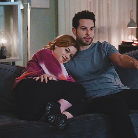 Zoey's Extraordinary Playlist, Jane Levy, Skylar Astin, Zoeys Extraordinary Playlist, Movie Couples, Me Tv, Love Movie, Couple Aesthetic, Celebrity Couples