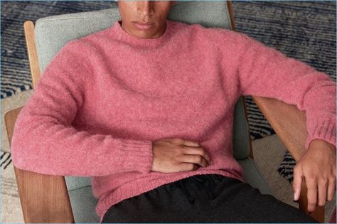 Pink Sweater Men, Wool Sweater Men, Hot Sweater, Junior Fashion, Style Edit, Mens Luxury Fashion, Wool Flannel, Sweater Men, Men Style Tips