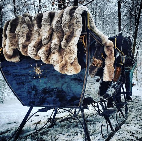 Sleigh Ride Aesthetic, Sleigh Aesthetic, Lofoten Wedding, Narnia Christmas, Christmas Sleighs, Sleigh Decor, Night Lovell, Driving Horses, Horse Drawn Sleigh