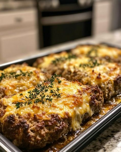 https://pin.it/1RfRp4wpq Supper Meals Main Dishes, Ground Beef Recipes Oven, Cheesey Meatloaf, Minced Meat Recipes, Food To Make At Home, Easy Entrees, Mince Dishes, Cheesy Meatloaf, Cooktop Cove