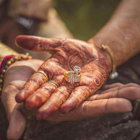 Engagement Rings Indian, South Indian Engagement, Indian Engagement Ring, Indian Wedding Rings, Rings Indian, Wedding Ring Photography, Indian Engagement, Engagement Videos, Mehendi Ceremony