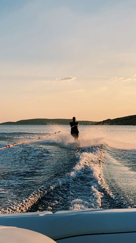 Water Ski Aesthetic, Water Skiing Aesthetic, Aesthetic Skiing, Hawaii Water, Skiing Photography, Slalom Water Skiing, Outfit Ideas Work, Travel Outfit Ideas, Skiing Aesthetic