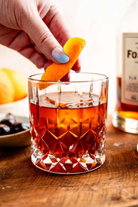 How to make a perfect Old Fashioned - The G & M Kitchen Old Fashioned Recipes Cocktail, Old Fashioned Bar, Old Fashion Drink Recipe, Cinnamon Cocktail, Perfect Old Fashioned, Drinks Alcohol Recipes Easy, Brown Sugar Simple Syrup, Bourbon Apple Cider, Bourbon Cherries