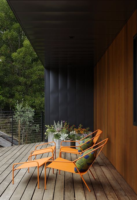 Mcm Backyard, Steel Lounge Chair, Architecture Restaurant, Dwell Magazine, Wooden Deck, Casa Patio, Casa Exterior, Backyard Inspo, Concrete Planters