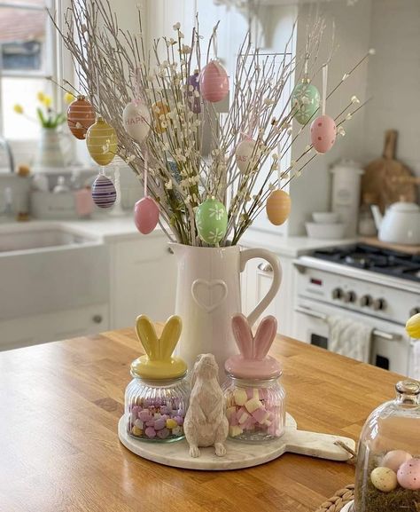 Lights 4 Fun, Apartment Easter Decor, Easter Decorating Ideas For The Table, Bathroom Easter Decor, Easter Centrepiece Ideas, Easter Decorations Indoor, Cute Easter Decor, Easter Set Up, Easter And Spring Decor