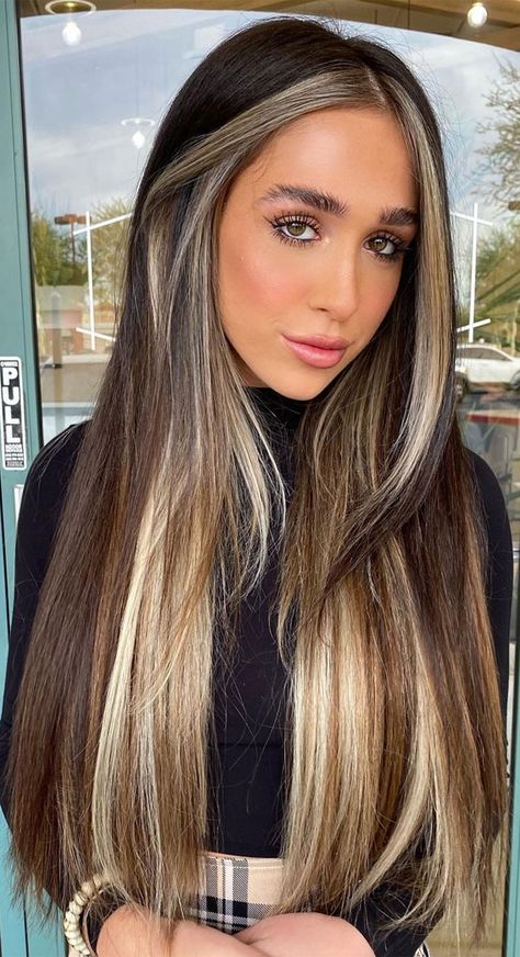 19 Two Tone Hair Color Ideas for brunettes | two tone hair blonde & brown Two Tone Hair Color Ideas, Blonde Hightlights, Two Tone Hair Color, Peekaboo Hair Colors, New Hair Color Trends, Two Toned Hair, Two Tone Hair, Peekaboo Hair, Hair Color Underneath