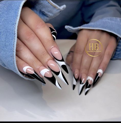 Black And White Glam Nails, Black Nails Acrylic Stilettos, Black And White Stiletto Nails, Scorpio Nails Designs, Sns Nails Designs, Black And White Nail, Black And White Nail Designs, Acrylic Nails Stiletto, Black And White Nails