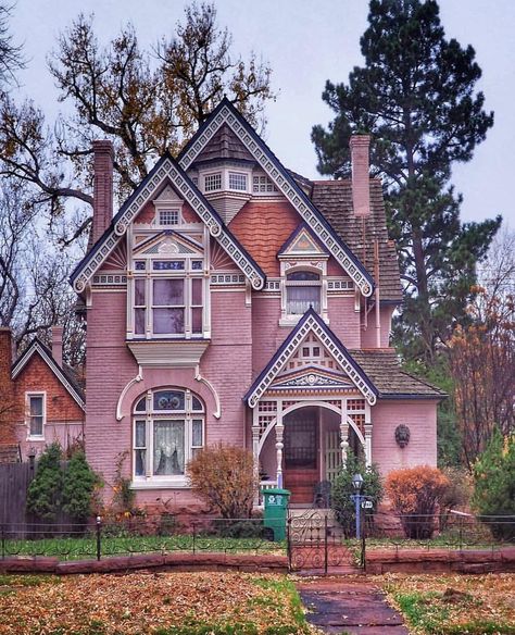 Old Victorian Homes, Victorian Style Homes, Pink House, Victorian Architecture, Victorian House, Cute House, Pink Houses, Sims House, Pretty House