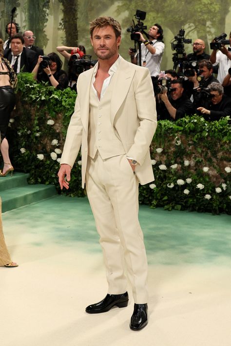 See the Best Dressed Celebrities at Met Gala 2024 | Vogue Thor Outfit, Best Met Gala Looks, Dresses By Texture, Bond Suits, Gala Themes, Met Gala Outfits, Gala Fashion, Dresses By Pattern, Classy Suits