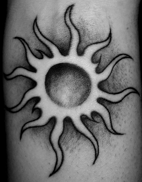 Sun Tattoo Men, Mind Set, Sun Tattoo, Valentino Rossi, Business Plan, Sun Moon, Body Art Tattoos, Drawing Ideas, Skull Tattoo