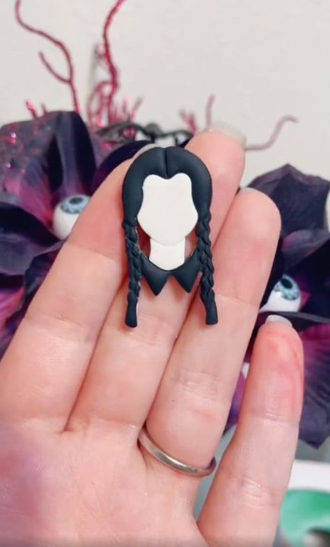 Polymer Clay Wednesday Addams, Wednesday Addams Cupcakes, Wednesday Addams Cookies, Wednesday Party, Royal Iced Cookies, Witch Party, Diy Earrings Polymer Clay, Work Meals, Fondant Decorations