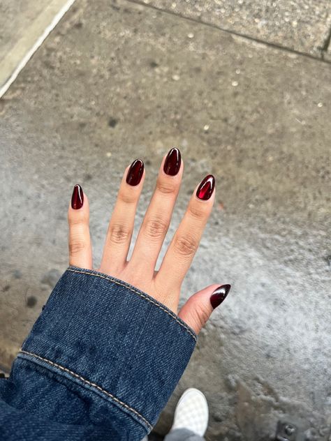 Vampire Nails Coffin Shape, Short Autumn Gel Nails, Vampire Short Nails, Vampire Gel Nails, Vampire Diaries Inspired Nails, Vampire Blood Nails, Red Halloween Nails Short, Interview With The Vampire Nails, Salvatore Nails