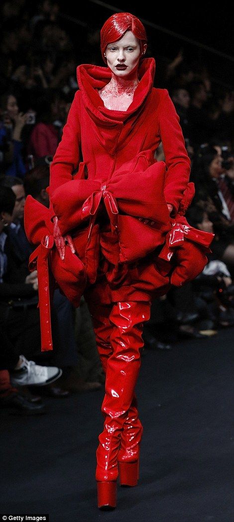 A mdoel in an elborate red coat and PVC boots Red Platform Boots, China Fashion Week, Odd Fashion, 2010s Fashion, Heart Break, Conceptual Fashion, Simply Red, Chinese Fashion, Hooded Dress