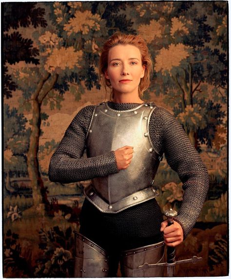 Annie Leibovitz Photography, Vanity Fair Covers, Female Armor, Emma Thompson, Annie Leibovitz, Female Knight, Professional Women, Down South, Vanity Fair