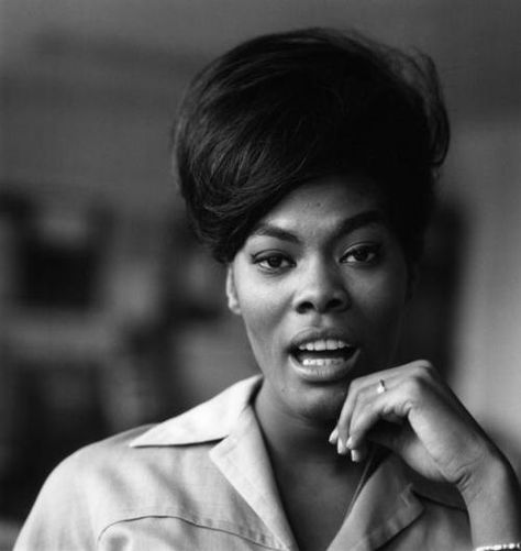 Dionne Warwick Black Female Singers, Dionne Warwick, Photo Star, Vintage Black Glamour, Aretha Franklin, Whitney Houston, Greatest Songs, Music Legends, Music Icon