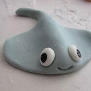 STINGRAY Easy Clay Sea Animals, Air Dry Clay Stingray, Stingray Birthday Cake, Clay Ocean Animals, Fish Clay Art, Clay Stingray, Homemade Garlic Naan, Garlic Naan Bread, Clay Art For Kids