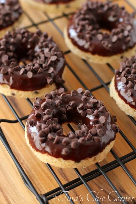 Ice Cream Muffins, Doughnut Recipes, Best Sweets, Choco Chips, Doughnut Recipe, Sweet Treats Recipes, Delicious Donuts, Baked Donuts, Chocolate Glaze