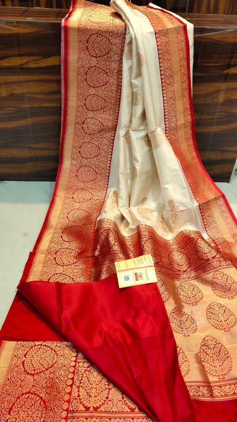 White Banarasi Saree, Red And White Saree, Blouse Designs Catalogue, Bridal Sarees South Indian, Modern Saree, Wedding Backdrop Decorations, Saree Designs Party Wear, White Saree, Silk Saree Blouse