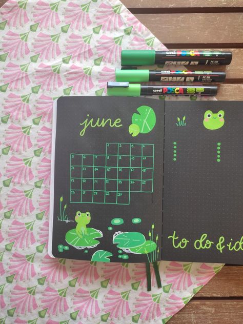 Frog Journal Ideas, Bujo Frog Theme, Buttlet Journal, Bujo Calendar, June Bujo, Bujo 2025, Green Calendar, Bullet Journal Calendar, Bujo Themes