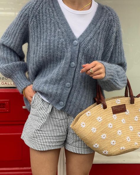 Spring uniform = cosy knit + boxer shorts 💙 #springoutfit #ootd #springfashion #londonlife #londongirl #uniqlo #sezanelovers #sezane Shirt Spring Outfit, Uniqlo Women Outfit, France Summer, Cosy Outfit, Capsule Wardrobe Outfits, Coastal Granddaughter, Cardigan Casual, Áo Len Cardigan, Wardrobe Outfits