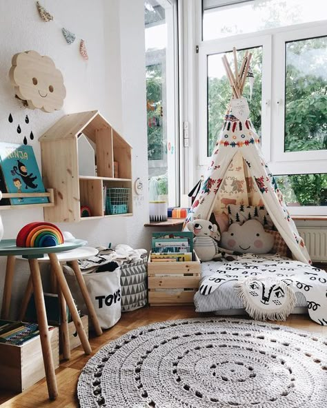 How cute is this reading corner? http://petitandsmall.com/cosy-imaginative-reading-corners-inspire-you/ Toddler Bedrooms, Kids Room Ideas, Playroom Ideas, Kids Interior, Reading Corner, Kids Corner, Big Boy Room, Kids Room Design, Kid Room