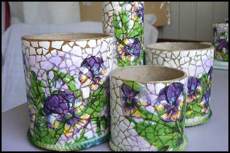 Eggshell Mosaic, Mosaic Planters, Decoupage Jars, Mosaic Birdbath, Egg Shell Art, Decoupage Glass, Painted Plant Pots, Shell Mosaic, Mosaic Tile Art