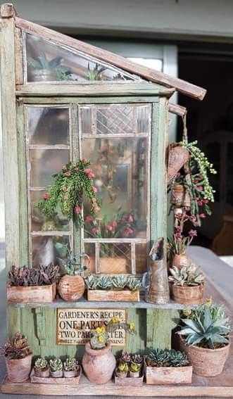 Miniature Greenhouse, Room Box Miniatures, Dolls House Shop, Dollhouse Garden, Diy Doll Miniatures, Mini Doll House, Doll House Crafts, Dollhouse Miniatures Diy, Dolls House Interiors